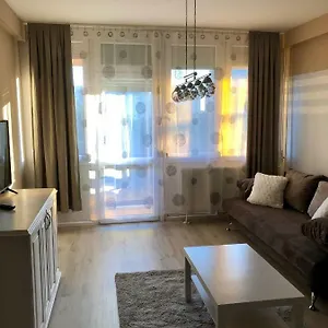 Mikszath Street Apartman Apartman